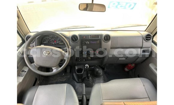 Sayi Imported Toyota Land Cruiser White Mota in Import - Dubai a Maseru Sayi Imported Toyota Land Cruiser White Mota in Import - Dubai a Maseru