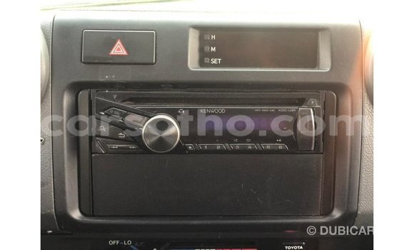 Sayi Imported Toyota Land Cruiser White Mota in Import - Dubai a Maseru Sayi Imported Toyota Land Cruiser White Mota in Import - Dubai a Maseru