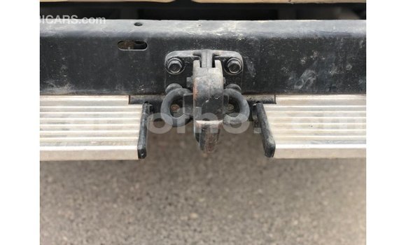 Sayi Imported Toyota Land Cruiser White Mota in Import - Dubai a Maseru Sayi Imported Toyota Land Cruiser White Mota in Import - Dubai a Maseru