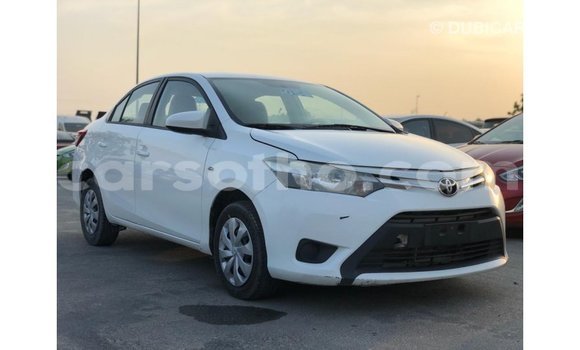Acheter Import Voiture Toyota Yaris Blanc à Import - Dubai, Maseru Acheter Import Voiture Toyota Yaris Blanc à Import - Dubai, Maseru