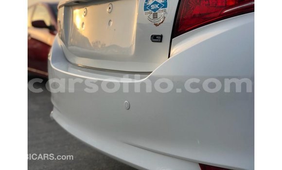 Acheter Import Voiture Toyota Yaris Blanc à Import - Dubai, Maseru Acheter Import Voiture Toyota Yaris Blanc à Import - Dubai, Maseru
