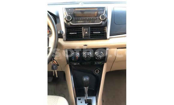 Acheter Import Voiture Toyota Yaris Blanc à Import - Dubai, Maseru Acheter Import Voiture Toyota Yaris Blanc à Import - Dubai, Maseru