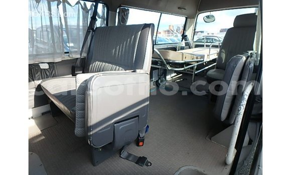 اشتري Imported Nissan Caravan White سيارة في Import - Dubai في Maseru اشتري Imported Nissan Caravan White سيارة في Import - Dubai في Maseru