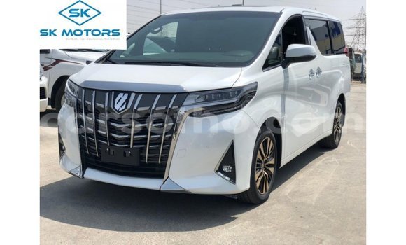 Sayi Imported Toyota Alphard White Mota in Import - Dubai a Maseru Sayi Imported Toyota Alphard White Mota in Import - Dubai a Maseru