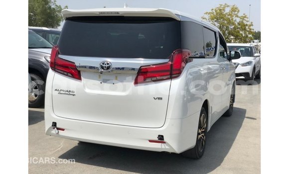 Sayi Imported Toyota Alphard White Mota in Import - Dubai a Maseru Sayi Imported Toyota Alphard White Mota in Import - Dubai a Maseru