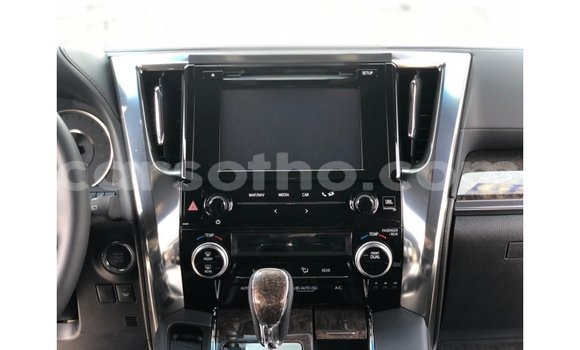 Sayi Imported Toyota Alphard White Mota in Import - Dubai a Maseru Sayi Imported Toyota Alphard White Mota in Import - Dubai a Maseru