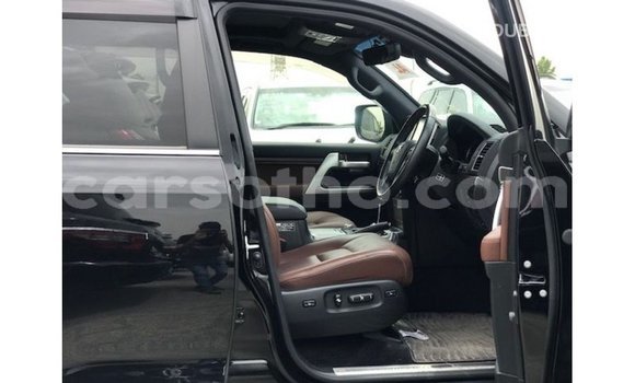 Acheter Import Voiture Toyota Land Cruiser Noir à Import - Dubai, Maseru Acheter Import Voiture Toyota Land Cruiser Noir à Import - Dubai, Maseru