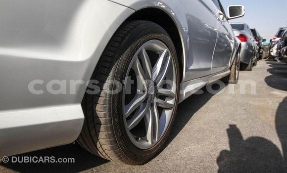 Acheter Import Voiture Mercedes-Benz 200 Blanc à Import - Dubai, Maseru Acheter Import Voiture Mercedes-Benz 200 Blanc à Import - Dubai, Maseru