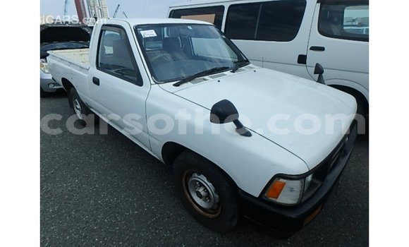 Acheter Import Voiture Toyota Hilux Blanc à Import - Dubai, Maseru Acheter Import Voiture Toyota Hilux Blanc à Import - Dubai, Maseru