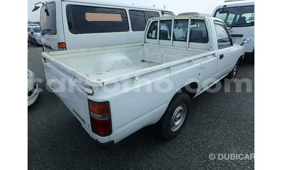 Acheter Import Voiture Toyota Hilux Blanc à Import - Dubai, Maseru Acheter Import Voiture Toyota Hilux Blanc à Import - Dubai, Maseru