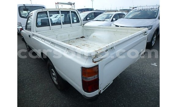 Acheter Import Voiture Toyota Hilux Blanc à Import - Dubai, Maseru Acheter Import Voiture Toyota Hilux Blanc à Import - Dubai, Maseru