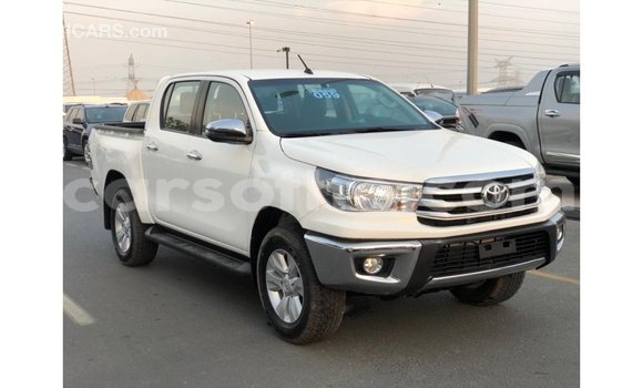 Sayi Imported Toyota Hilux White Mota in Import - Dubai a Maseru Sayi Imported Toyota Hilux White Mota in Import - Dubai a Maseru