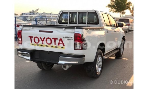 Sayi Imported Toyota Hilux White Mota in Import - Dubai a Maseru Sayi Imported Toyota Hilux White Mota in Import - Dubai a Maseru