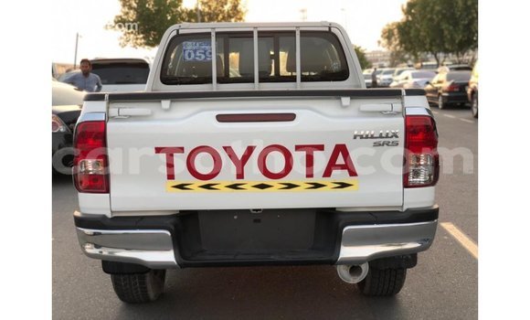 Sayi Imported Toyota Hilux White Mota in Import - Dubai a Maseru Sayi Imported Toyota Hilux White Mota in Import - Dubai a Maseru