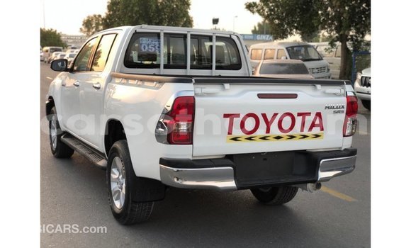 Sayi Imported Toyota Hilux White Mota in Import - Dubai a Maseru Sayi Imported Toyota Hilux White Mota in Import - Dubai a Maseru