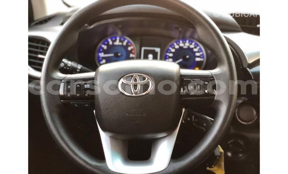 Sayi Imported Toyota Hilux White Mota in Import - Dubai a Maseru Sayi Imported Toyota Hilux White Mota in Import - Dubai a Maseru