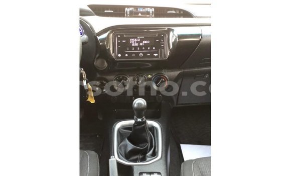 Sayi Imported Toyota Hilux White Mota in Import - Dubai a Maseru Sayi Imported Toyota Hilux White Mota in Import - Dubai a Maseru