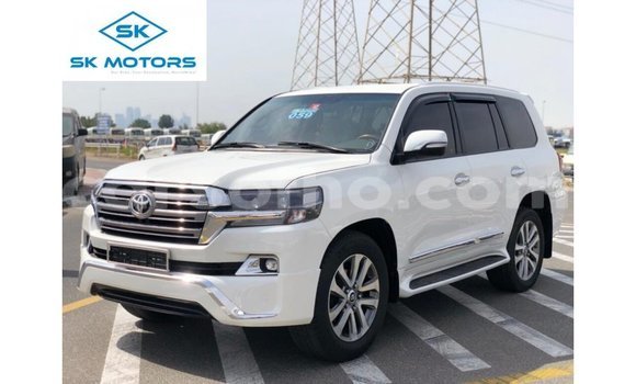 Acheter Import Voiture Toyota Land Cruiser Blanc à Import - Dubai, Maseru Acheter Import Voiture Toyota Land Cruiser Blanc à Import - Dubai, Maseru