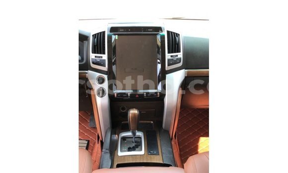 Acheter Import Voiture Toyota Land Cruiser Blanc à Import - Dubai, Maseru Acheter Import Voiture Toyota Land Cruiser Blanc à Import - Dubai, Maseru