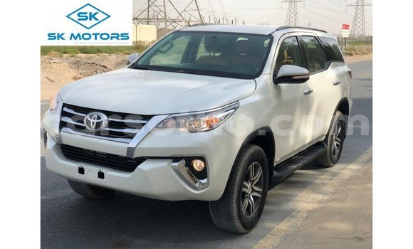 Sayi Imported Toyota Fortuner White Mota in Import - Dubai a Maseru Sayi Imported Toyota Fortuner White Mota in Import - Dubai a Maseru