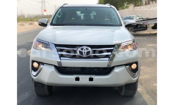 Sayi Imported Toyota Fortuner White Mota in Import - Dubai a Maseru Sayi Imported Toyota Fortuner White Mota in Import - Dubai a Maseru