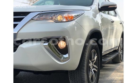 Sayi Imported Toyota Fortuner White Mota in Import - Dubai a Maseru Sayi Imported Toyota Fortuner White Mota in Import - Dubai a Maseru