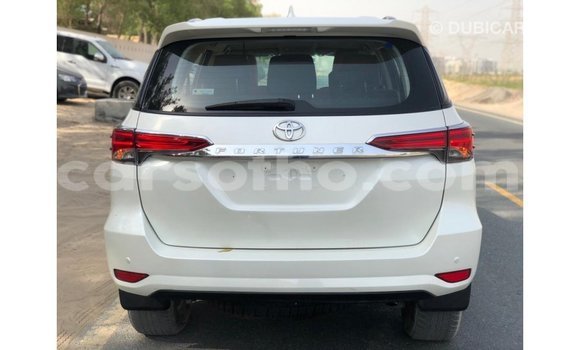 Sayi Imported Toyota Fortuner White Mota in Import - Dubai a Maseru Sayi Imported Toyota Fortuner White Mota in Import - Dubai a Maseru