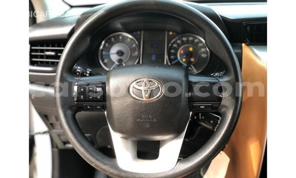 Sayi Imported Toyota Fortuner White Mota in Import - Dubai a Maseru Sayi Imported Toyota Fortuner White Mota in Import - Dubai a Maseru