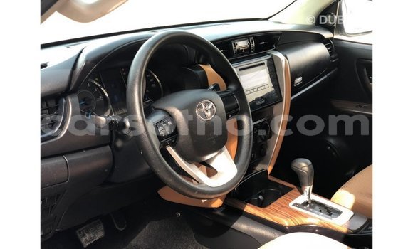 Sayi Imported Toyota Fortuner White Mota in Import - Dubai a Maseru Sayi Imported Toyota Fortuner White Mota in Import - Dubai a Maseru