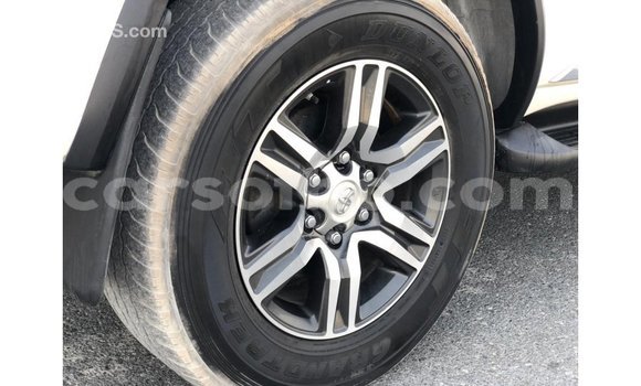 Sayi Imported Toyota Fortuner White Mota in Import - Dubai a Maseru Sayi Imported Toyota Fortuner White Mota in Import - Dubai a Maseru