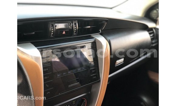 Sayi Imported Toyota Fortuner White Mota in Import - Dubai a Maseru Sayi Imported Toyota Fortuner White Mota in Import - Dubai a Maseru