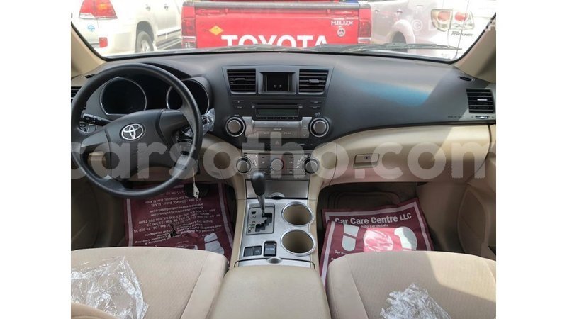 Big with watermark toyota highlander maseru import dubai 18957