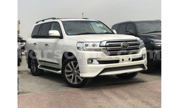 اشتري Imported Toyota Land Cruiser White سيارة في Import - Dubai في Maseru اشتري Imported Toyota Land Cruiser White سيارة في Import - Dubai في Maseru