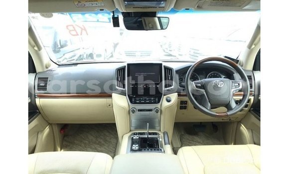 اشتري Imported Toyota Land Cruiser White سيارة في Import - Dubai في Maseru اشتري Imported Toyota Land Cruiser White سيارة في Import - Dubai في Maseru