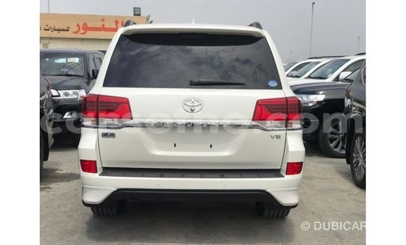 اشتري Imported Toyota Land Cruiser White سيارة في Import - Dubai في Maseru اشتري Imported Toyota Land Cruiser White سيارة في Import - Dubai في Maseru