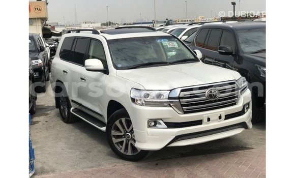 اشتري Imported Toyota Land Cruiser White سيارة في Import - Dubai في Maseru اشتري Imported Toyota Land Cruiser White سيارة في Import - Dubai في Maseru