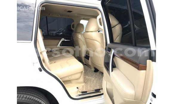 اشتري Imported Toyota Land Cruiser White سيارة في Import - Dubai في Maseru اشتري Imported Toyota Land Cruiser White سيارة في Import - Dubai في Maseru