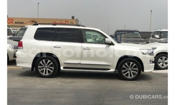 اشتري Imported Toyota Land Cruiser White سيارة في Import - Dubai في Maseru اشتري Imported Toyota Land Cruiser White سيارة في Import - Dubai في Maseru