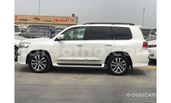 اشتري Imported Toyota Land Cruiser White سيارة في Import - Dubai في Maseru اشتري Imported Toyota Land Cruiser White سيارة في Import - Dubai في Maseru