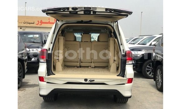 اشتري Imported Toyota Land Cruiser White سيارة في Import - Dubai في Maseru اشتري Imported Toyota Land Cruiser White سيارة في Import - Dubai في Maseru