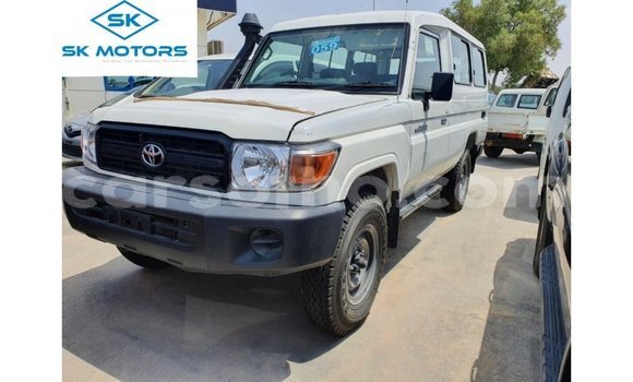 Acheter Import Voiture Toyota Land Cruiser Blanc à Import - Dubai, Maseru Acheter Import Voiture Toyota Land Cruiser Blanc à Import - Dubai, Maseru