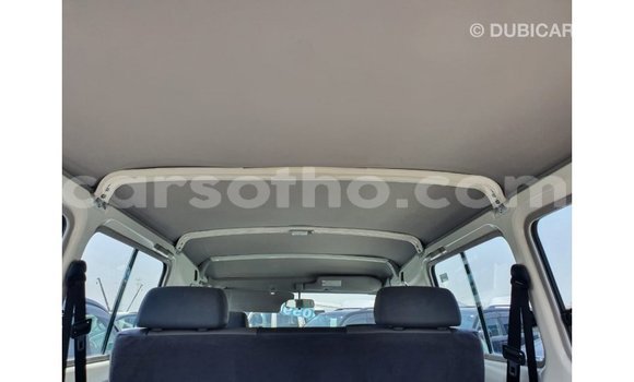 Acheter Import Voiture Toyota Land Cruiser Blanc à Import - Dubai, Maseru Acheter Import Voiture Toyota Land Cruiser Blanc à Import - Dubai, Maseru