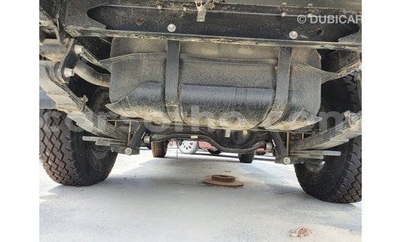 Acheter Import Voiture Toyota Land Cruiser Blanc à Import - Dubai, Maseru Acheter Import Voiture Toyota Land Cruiser Blanc à Import - Dubai, Maseru