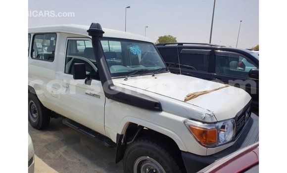 Acheter Import Voiture Toyota Land Cruiser Blanc à Import - Dubai, Maseru Acheter Import Voiture Toyota Land Cruiser Blanc à Import - Dubai, Maseru