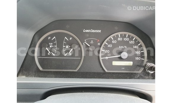 Acheter Import Voiture Toyota Land Cruiser Blanc à Import - Dubai, Maseru Acheter Import Voiture Toyota Land Cruiser Blanc à Import - Dubai, Maseru