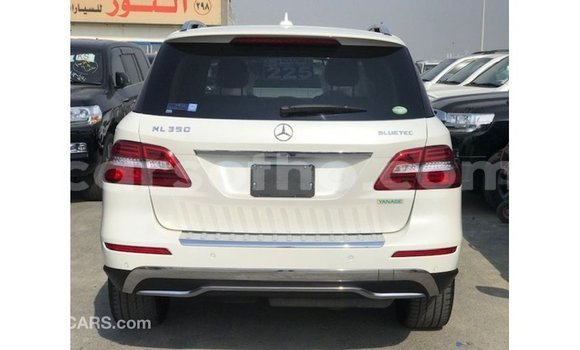 اشتري Imported Mercedes-Benz 190 White سيارة في Import - Dubai في Maseru اشتري Imported Mercedes-Benz 190 White سيارة في Import - Dubai في Maseru