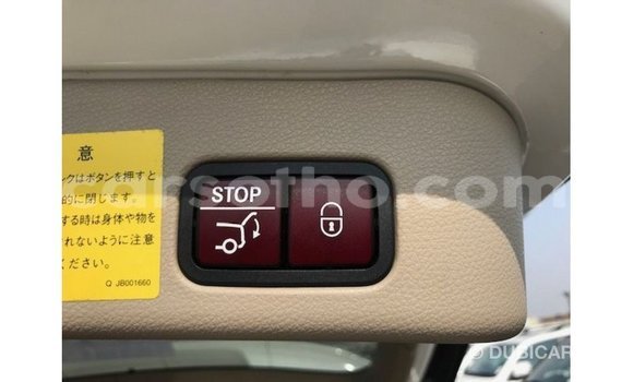 اشتري Imported Mercedes-Benz 190 White سيارة في Import - Dubai في Maseru اشتري Imported Mercedes-Benz 190 White سيارة في Import - Dubai في Maseru