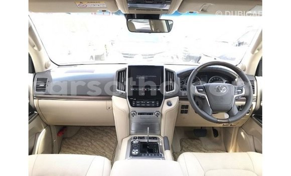 اشتري Imported Toyota Land Cruiser White سيارة في Import - Dubai في Maseru اشتري Imported Toyota Land Cruiser White سيارة في Import - Dubai في Maseru