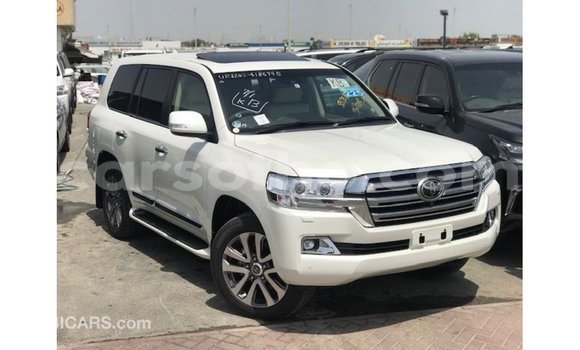 اشتري Imported Toyota Land Cruiser White سيارة في Import - Dubai في Maseru اشتري Imported Toyota Land Cruiser White سيارة في Import - Dubai في Maseru