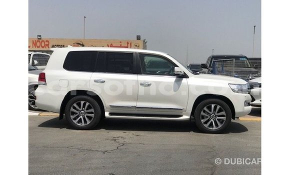 اشتري Imported Toyota Land Cruiser White سيارة في Import - Dubai في Maseru اشتري Imported Toyota Land Cruiser White سيارة في Import - Dubai في Maseru